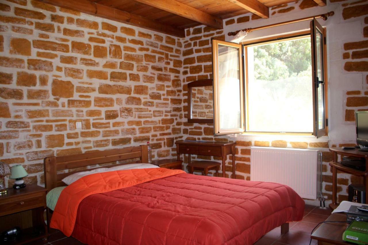 Petra-Mare Villa ตรีโอเปตรา ภายนอก รูปภาพ